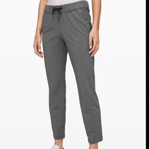 Lululemon On the Fly Pant 28” sz 8